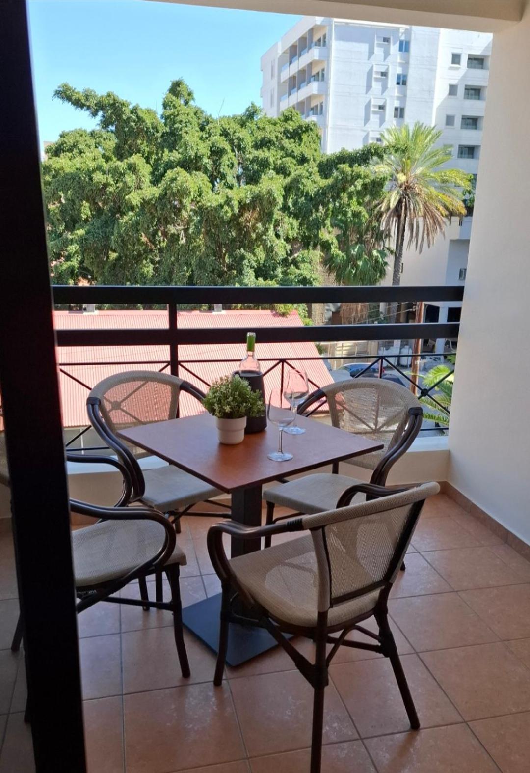 By The Way Apartment 1 Larnaca Bagian luar foto