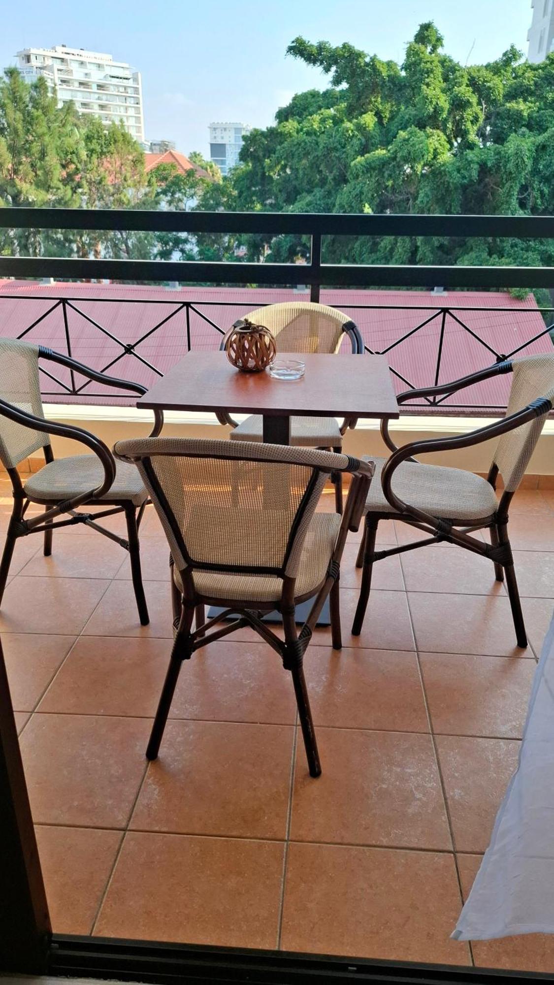 By The Way Apartment 1 Larnaca Bagian luar foto