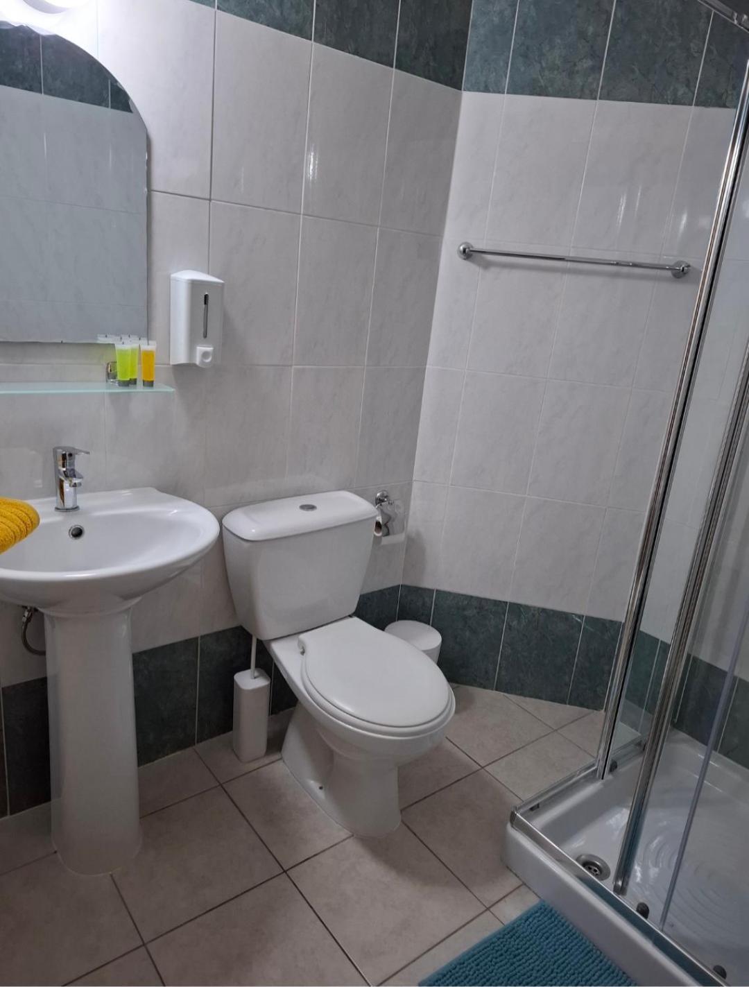 By The Way Apartment 1 Larnaca Bagian luar foto