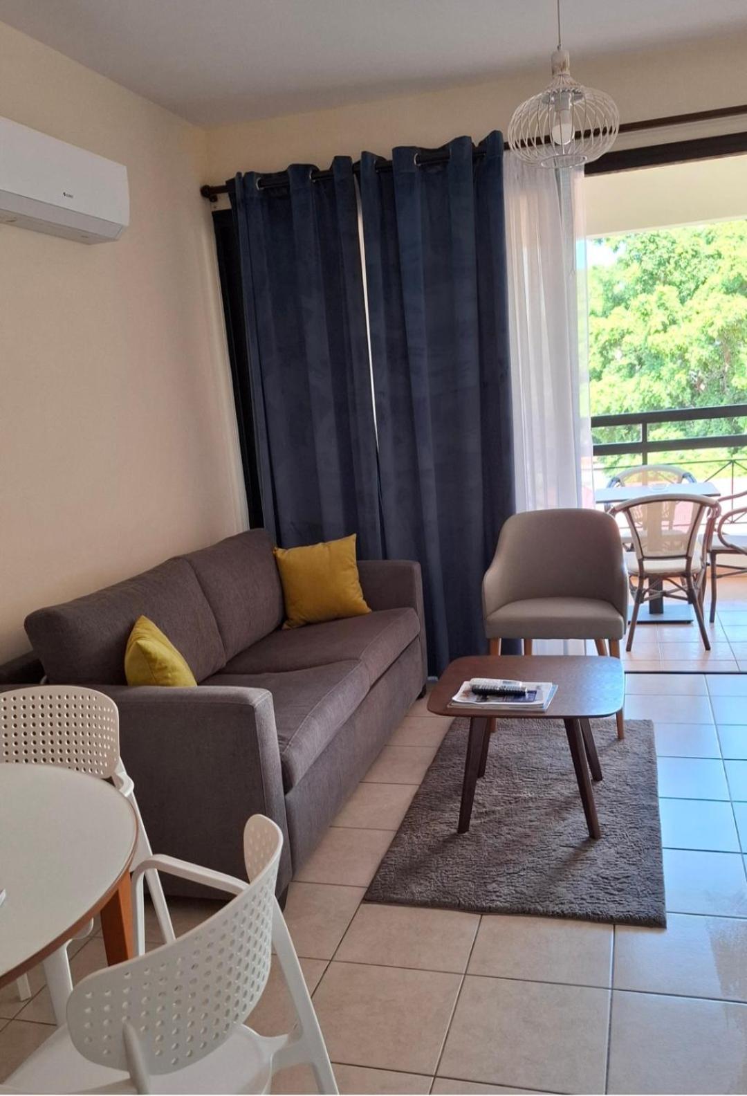 By The Way Apartment 1 Larnaca Bagian luar foto