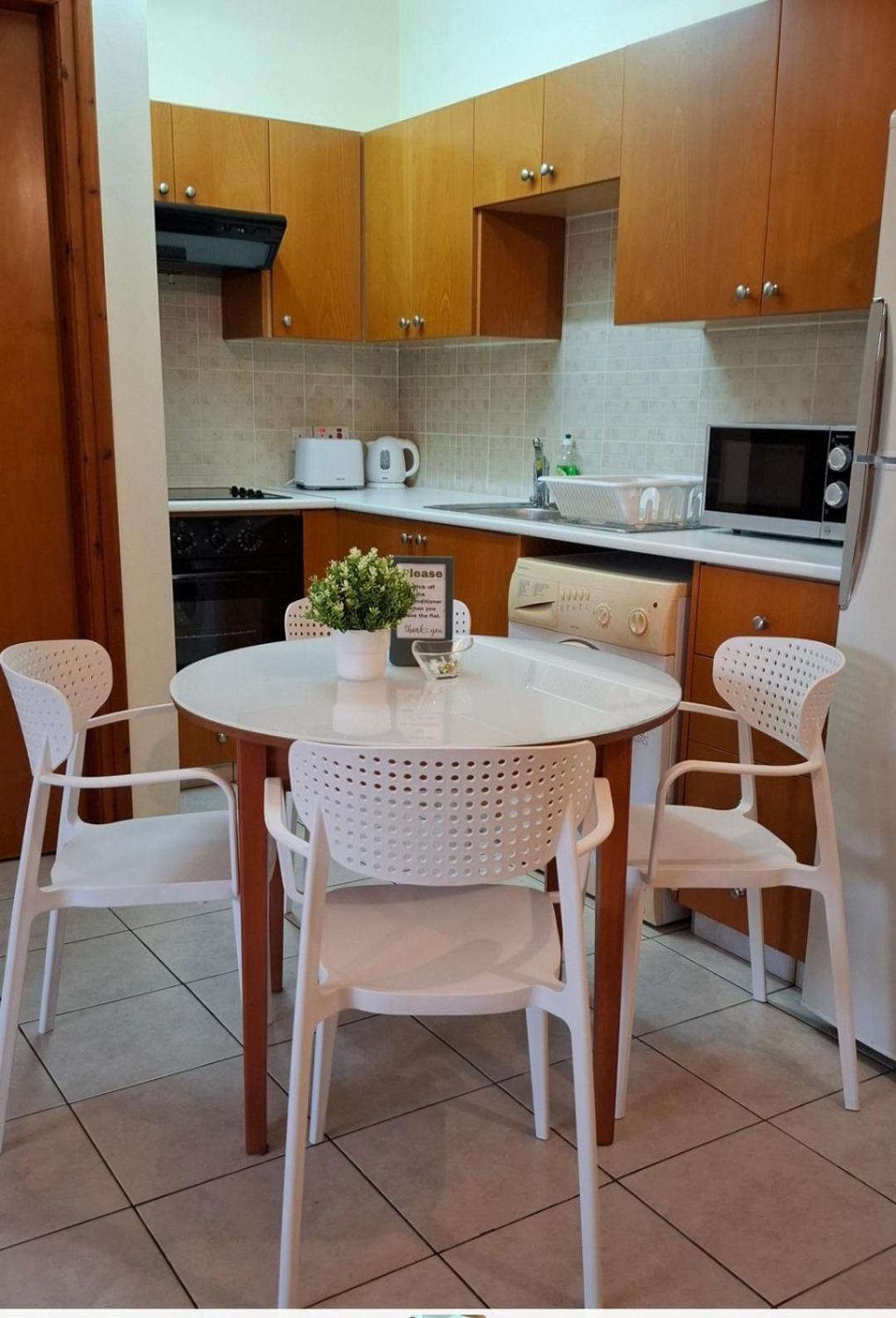 By The Way Apartment 1 Larnaca Bagian luar foto