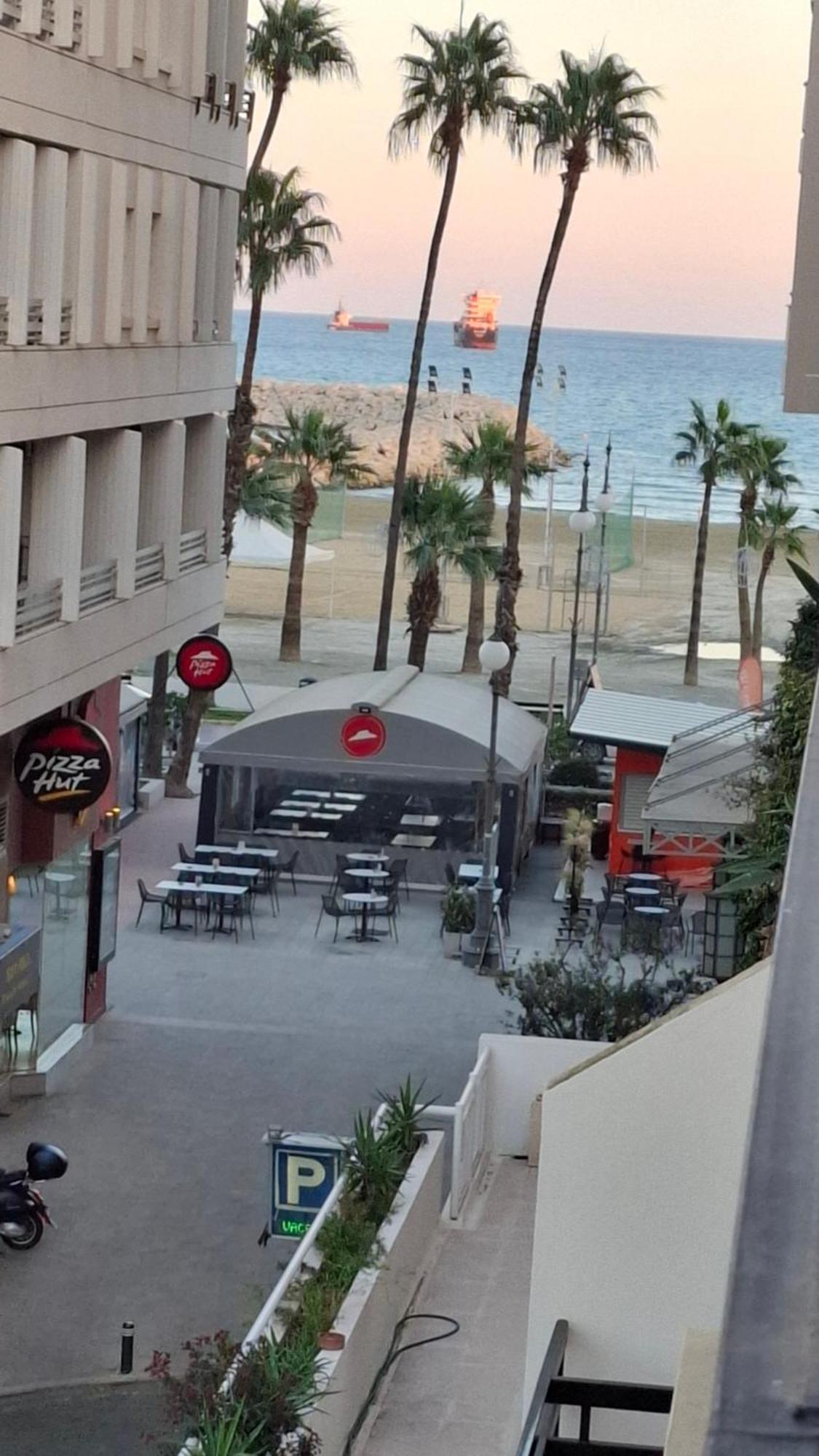 By The Way Apartment 1 Larnaca Bagian luar foto