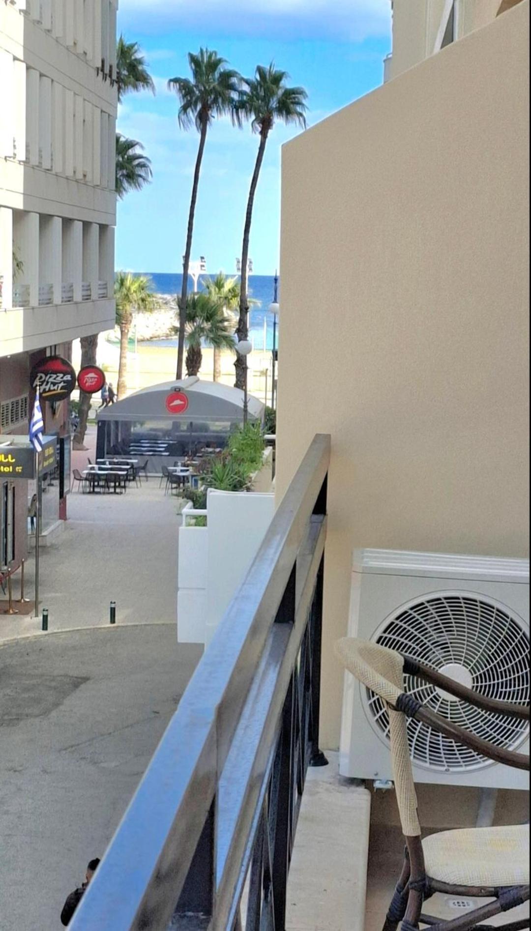 By The Way Apartment 1 Larnaca Ruang foto