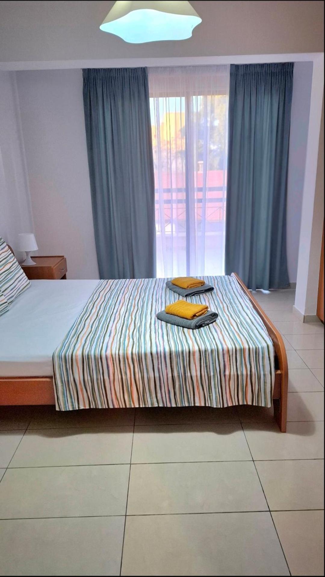 By The Way Apartment 1 Larnaca Bagian luar foto